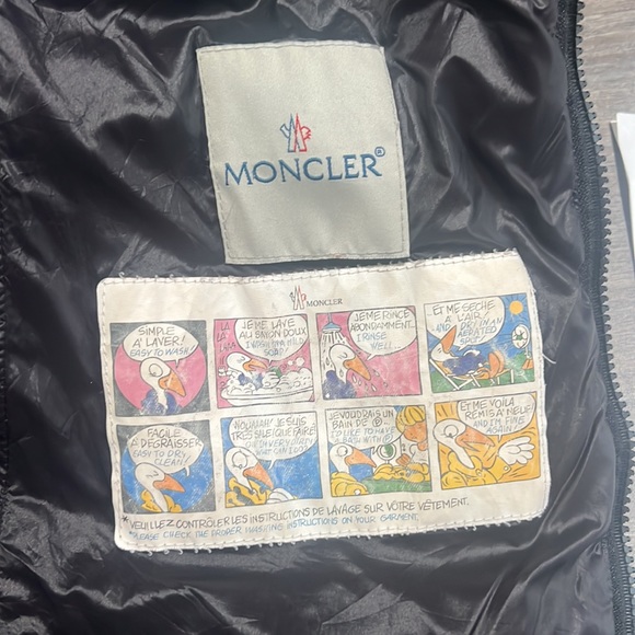 Women’s Burgundy Puffer Moncler Jacket Size 3 - Picture 3 of 6